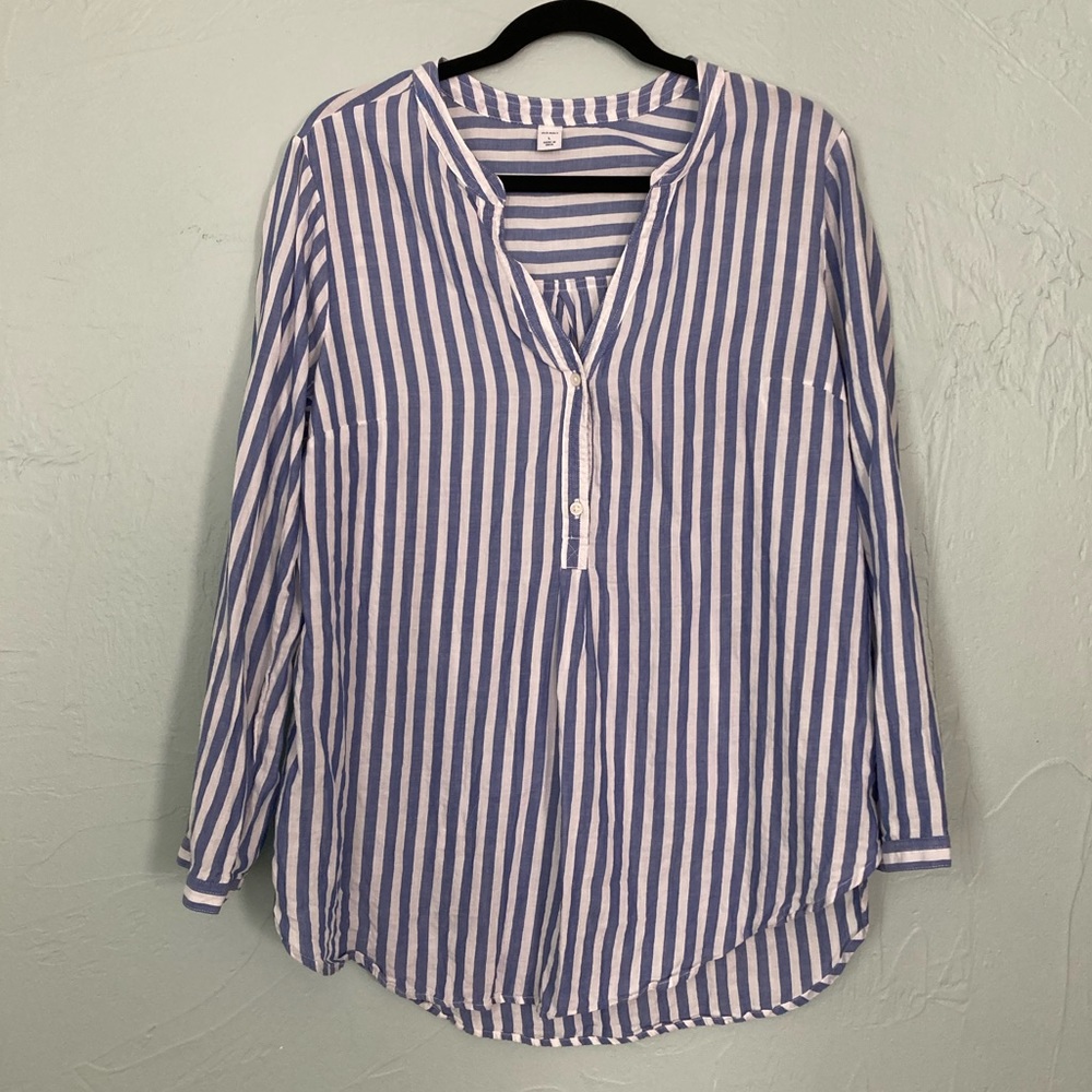 Old Navy L
100% Cotton Blue White Striped